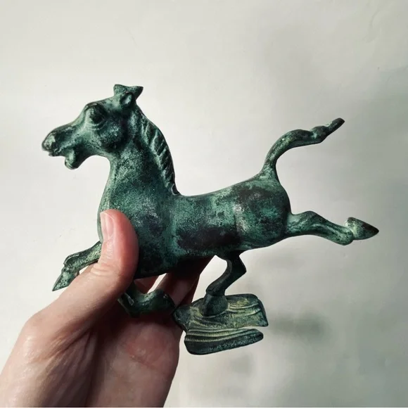 5 1/2" Vintage Reproduction of the Flying Horse of Gansu Statue Green Patina - Picture 16 of 16